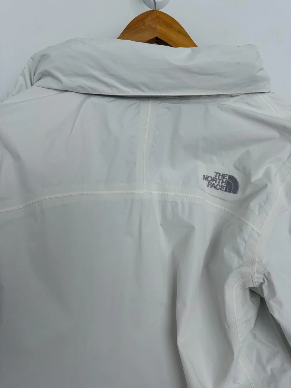 The North Face Resolve Women HyVent White Lightweight Rain Jacket medium gorpcor
